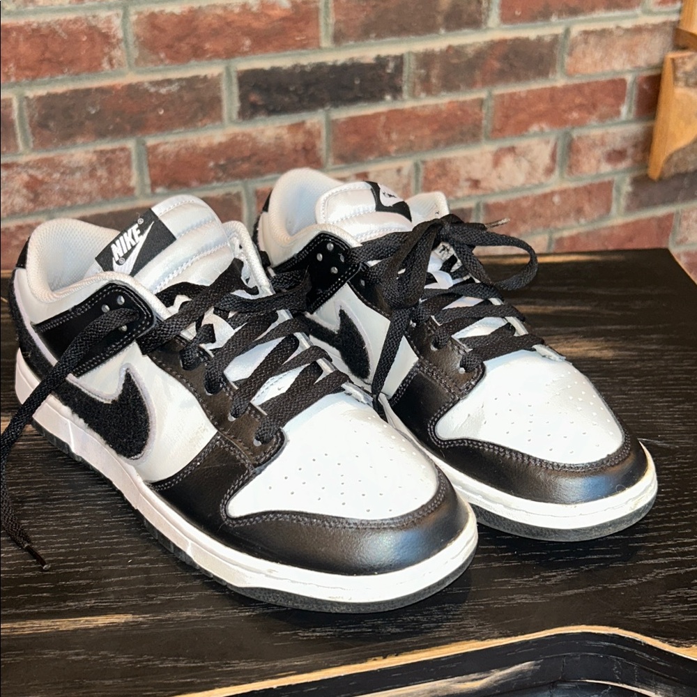 Men’s Nike Retro Dunk Low Chenille Swoosh Black-Grey fog size 9 women’s 10.5